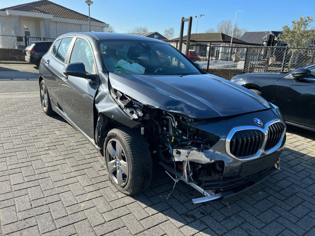 BMW 116 d Advantage Aut7G Live Cockpit LED Navi