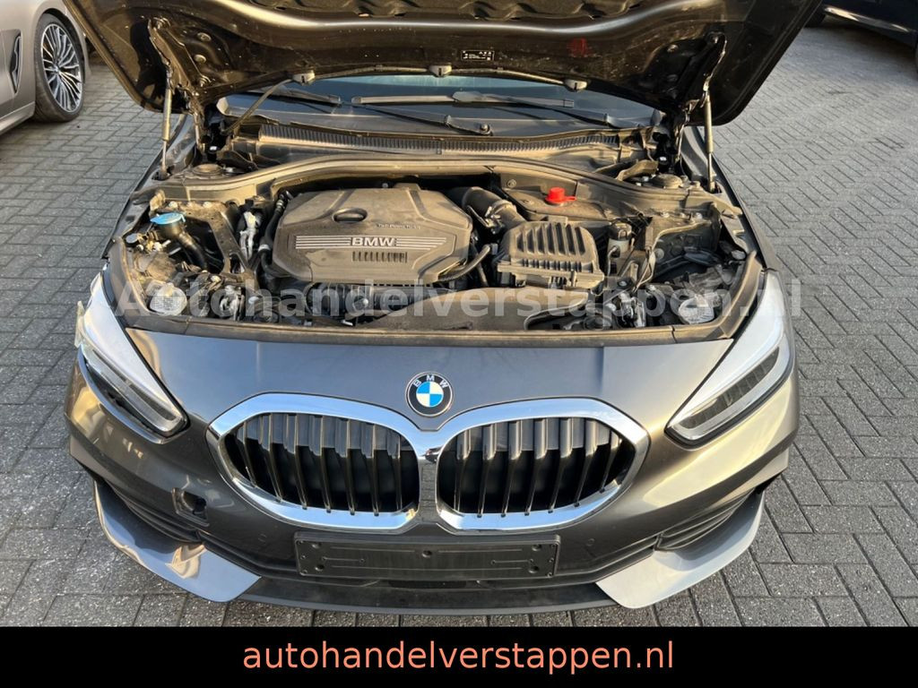 BMW 118 i Lim. Advantage LED Scheinw. Navigation