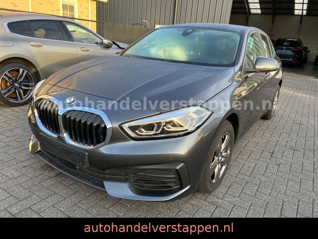 BMW 118 i Lim. Advantage LED Scheinw. Navigation