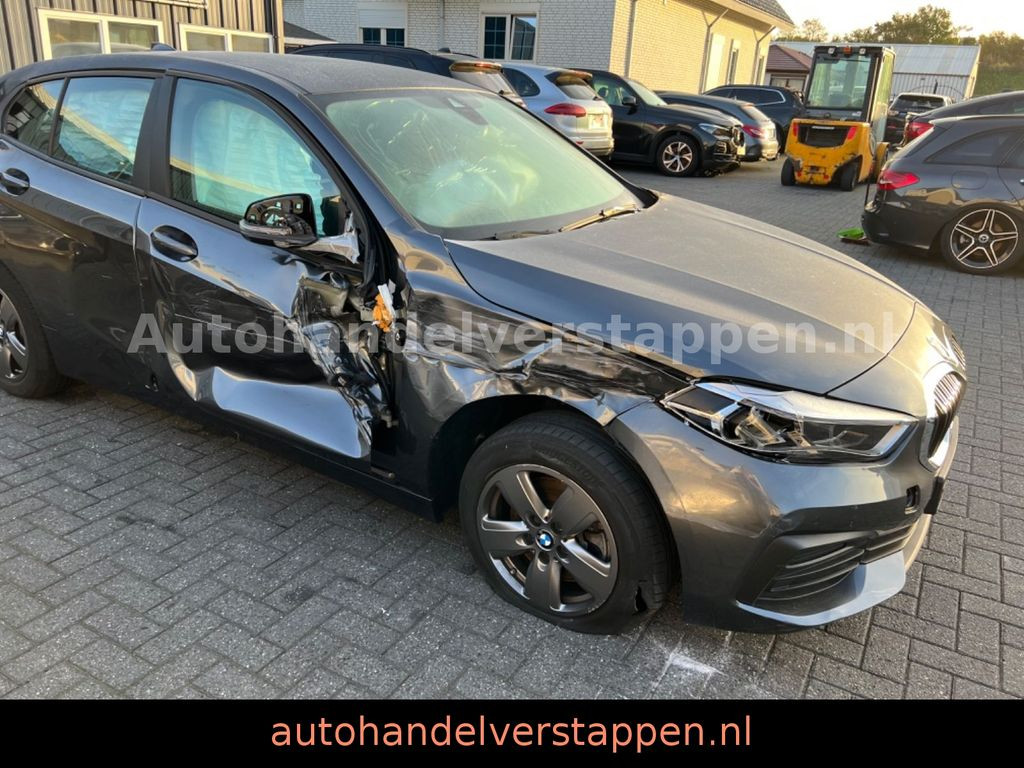 BMW 118 i Lim. Advantage LED Scheinw. Navigation