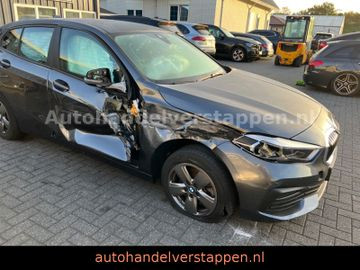 BMW 118 i Lim. Advantage LED Scheinw. Navigation