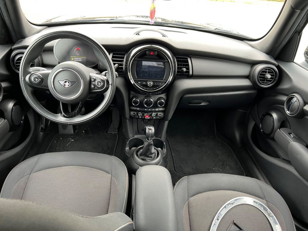 MINI ONE One 75KW Essential Trim Navi