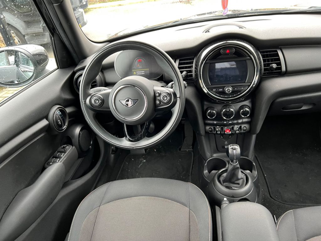 MINI ONE One 75KW Essential Trim Navi