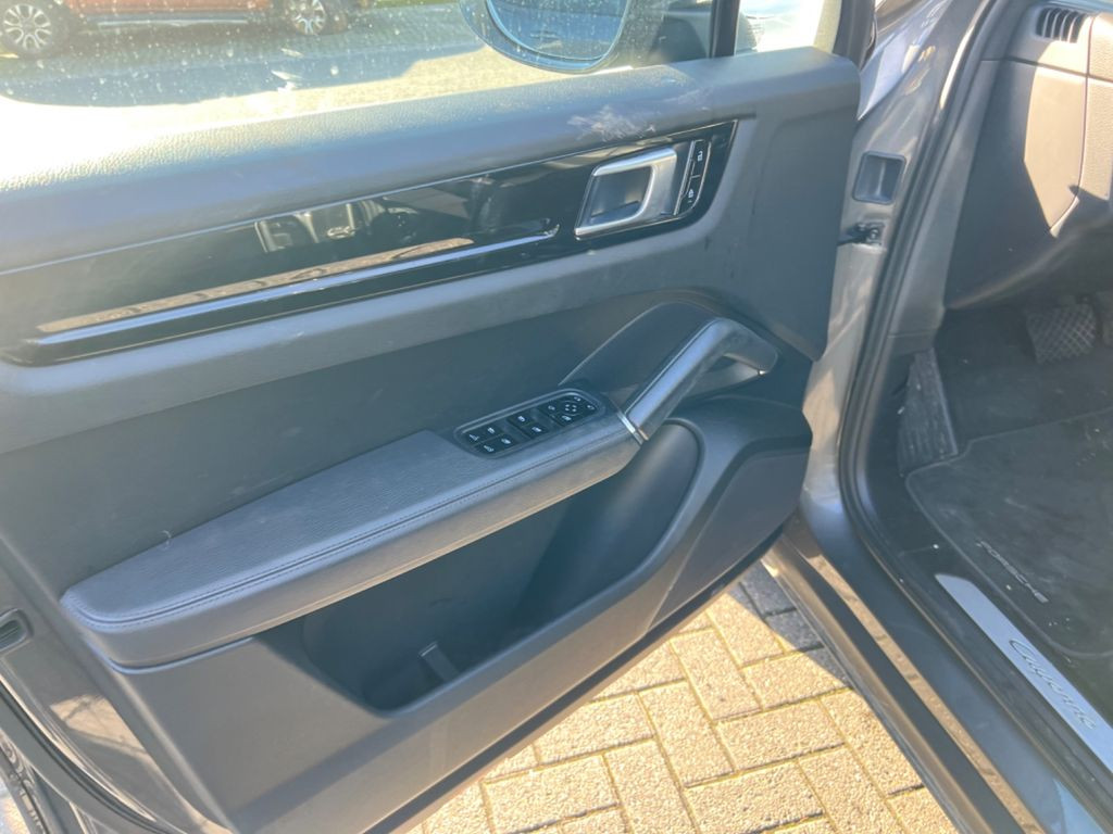 Porsche Cayenne 3.0L V6 Turbo 250KW Panorama