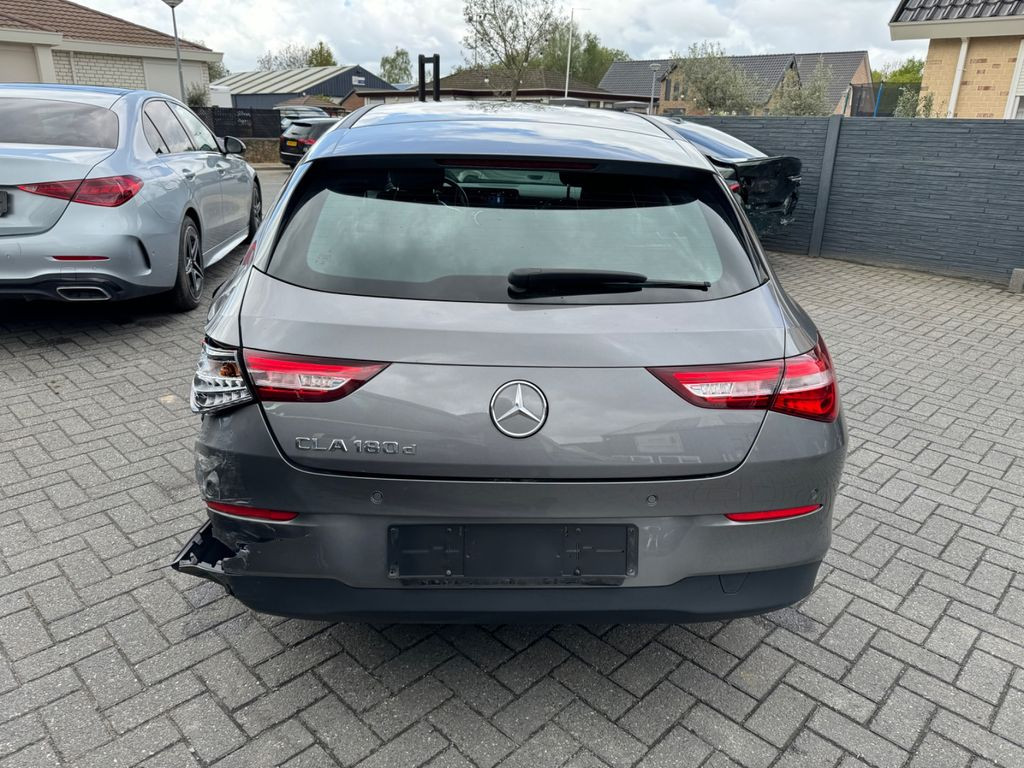 Mercedes-Benz CLA 180 Shooting Brake Urban Navigatie Facelift