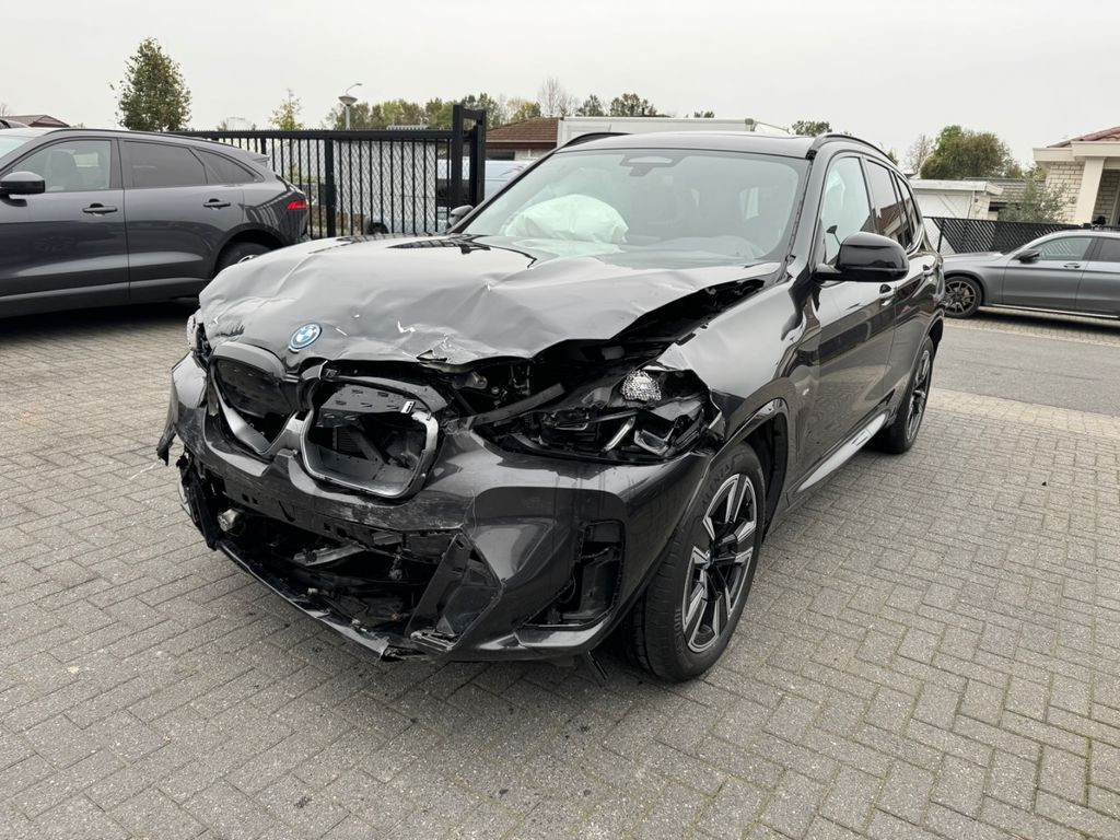 BMW iX3 M-Sportpaket Panorama Leder Navi LED