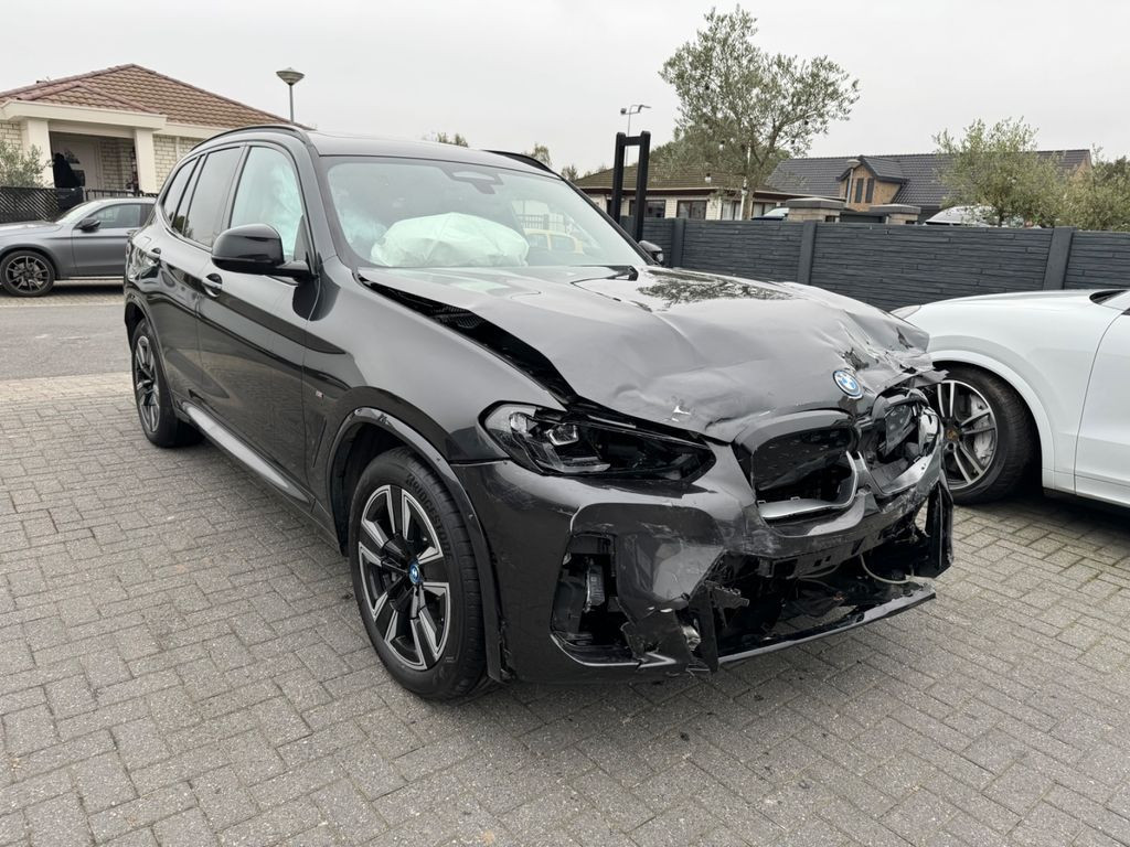 BMW iX3 M-Sportpaket Panorama Leder Navi LED