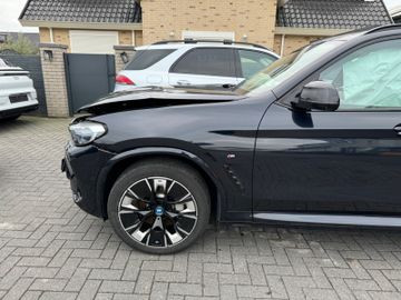 BMW iX3 M-SPORTPAKET HUD/LEDER?LED/20ZOLL