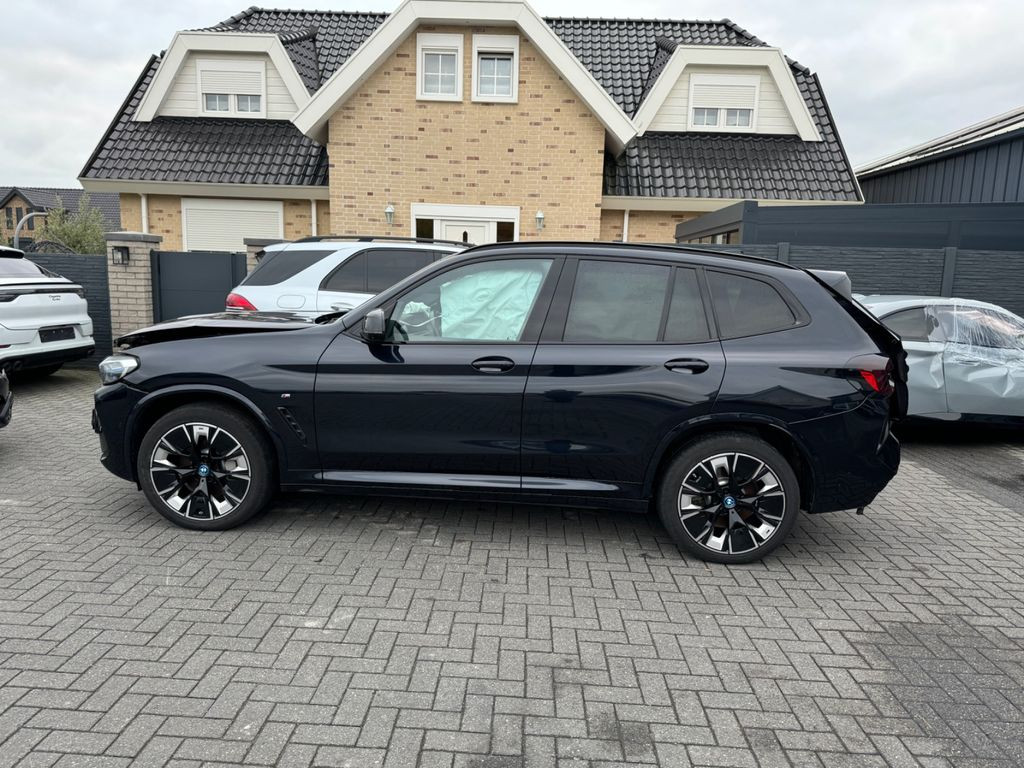 BMW iX3 M-SPORTPAKET HUD/LEDER?LED/20ZOLL