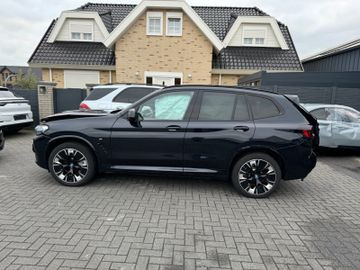 BMW iX3 M-SPORTPAKET HUD/LEDER?LED/20ZOLL