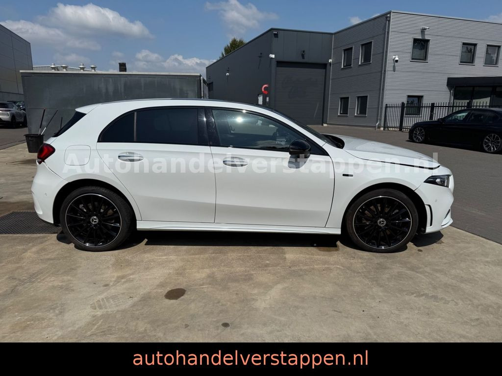 Mercedes-Benz A 250 e Hybrid AMG Sport Pano Burm Memory