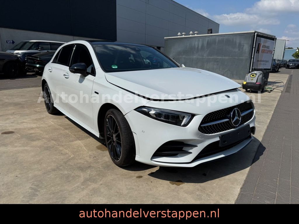 Mercedes-Benz A 250 e Hybrid AMG Sport Pano Burm Memory
