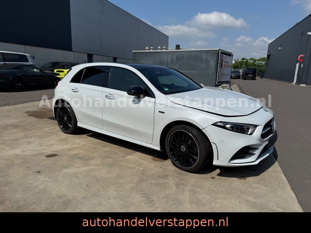 Mercedes-Benz A 250 e Hybrid AMG Sport Pano Burm Memory