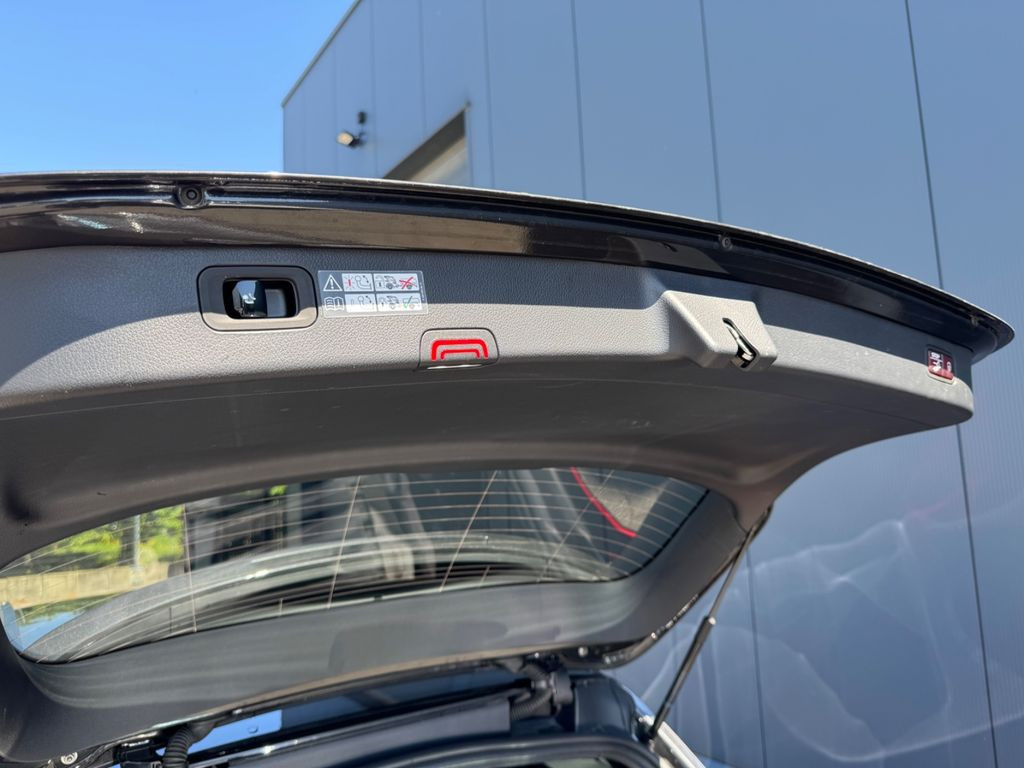 Mercedes-Benz C 300 e AMG Sport Pano Burm Hud Leder