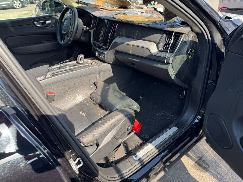 Volvo XC 60 T6 Plus Dark Recharge Plug-In Hybrid AWD