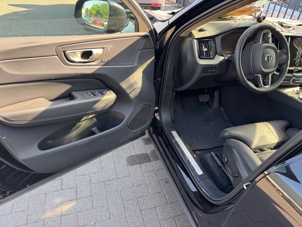 Volvo XC 60 T6 Plus Dark Recharge Plug-In Hybrid AWD