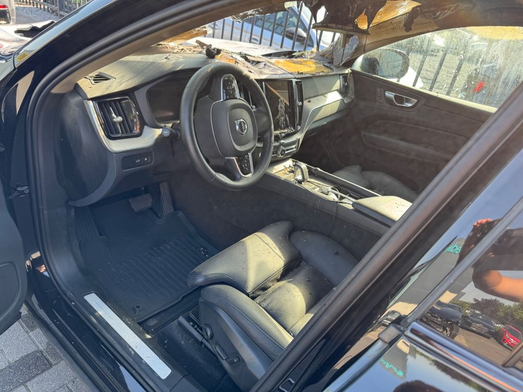 Volvo XC 60 T6 Plus Dark Recharge Plug-In Hybrid AWD