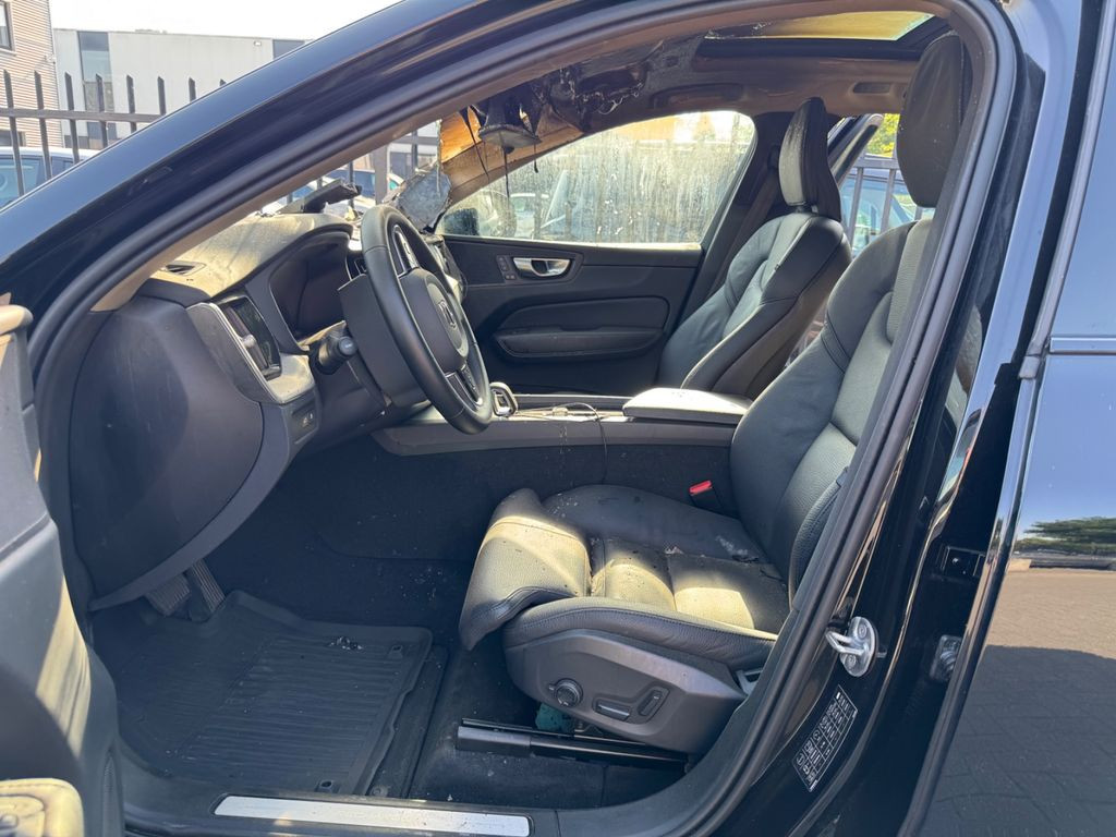 Volvo XC 60 T6 Plus Dark Recharge Plug-In Hybrid AWD