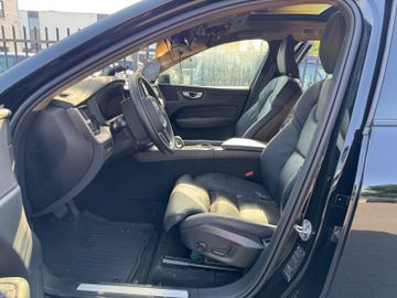 Volvo XC 60 T6 Plus Dark Recharge Plug-In Hybrid AWD