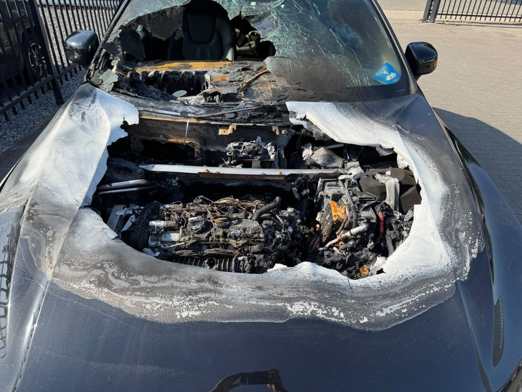 Volvo XC 60 T6 Plus Dark Recharge Plug-In Hybrid AWD
