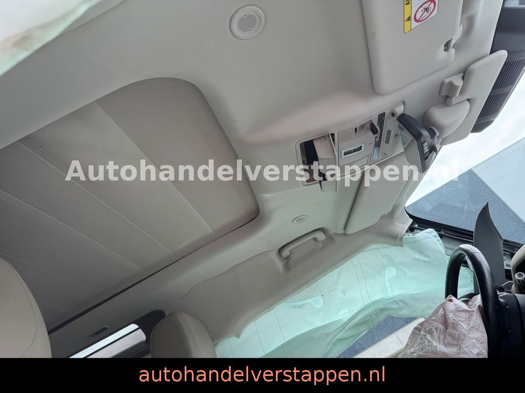 Land Rover Defender 90 P400 First Edition Run Roof