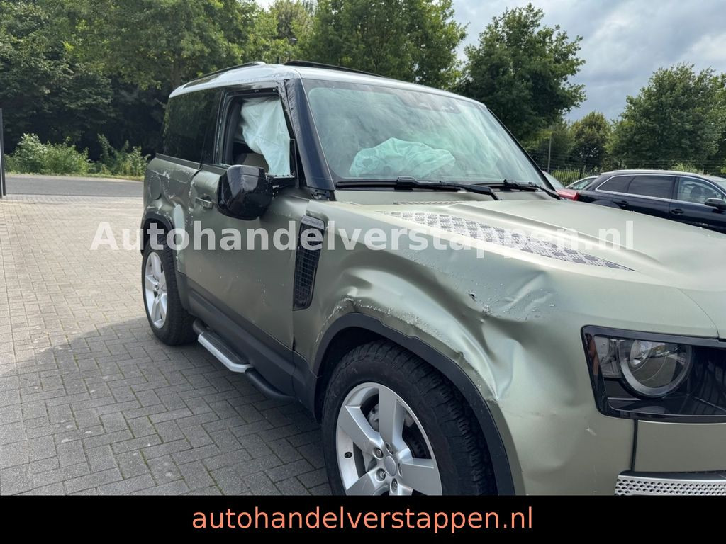 Land Rover Defender 90 P400 First Edition Run Roof